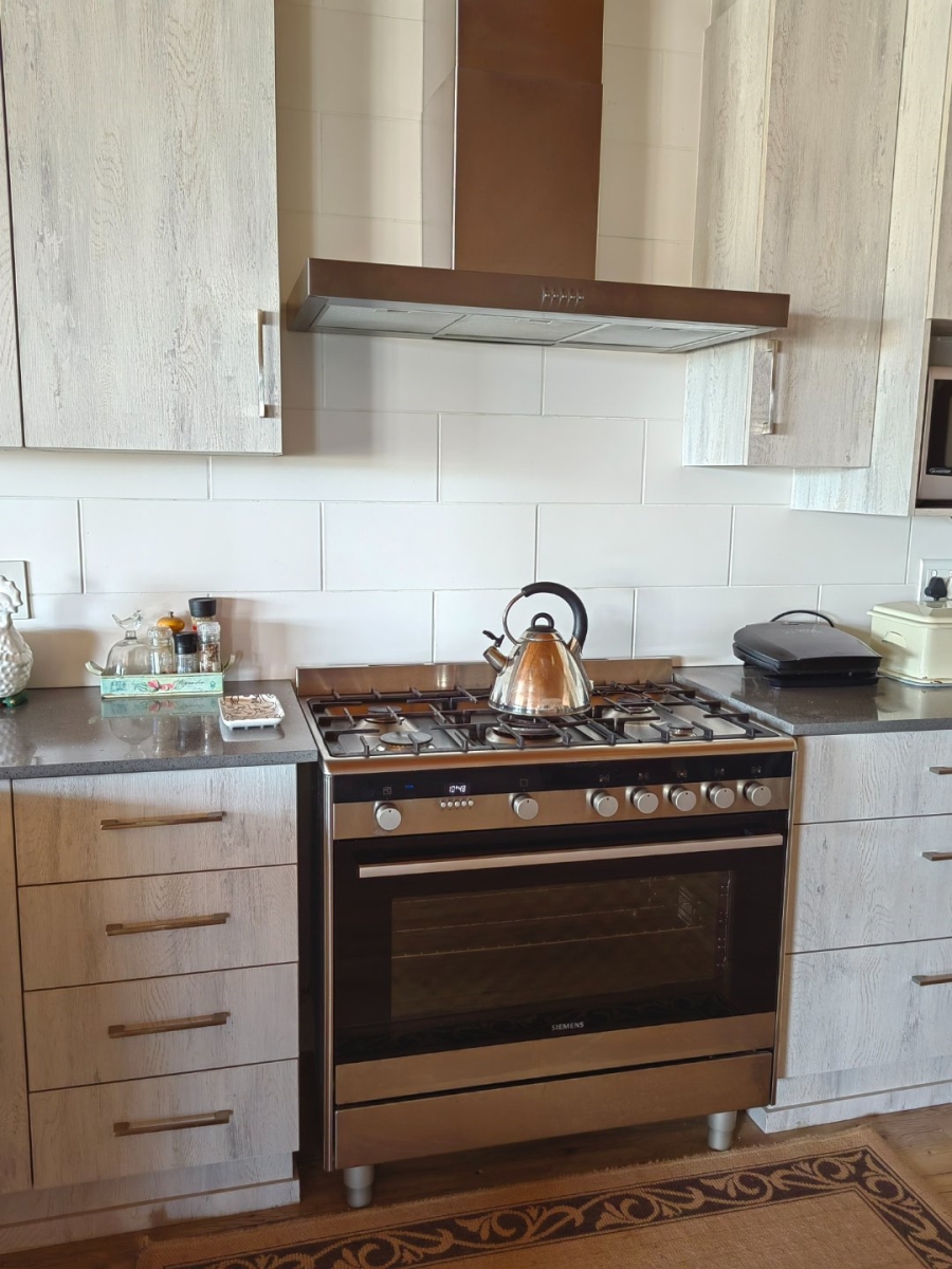 4 Bedroom Property for Sale in Wavecrest Eastern Cape